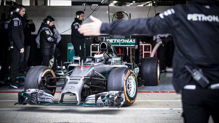 H Mercedes AMG Petronas προσκαλεί τους Ogier και Rossi